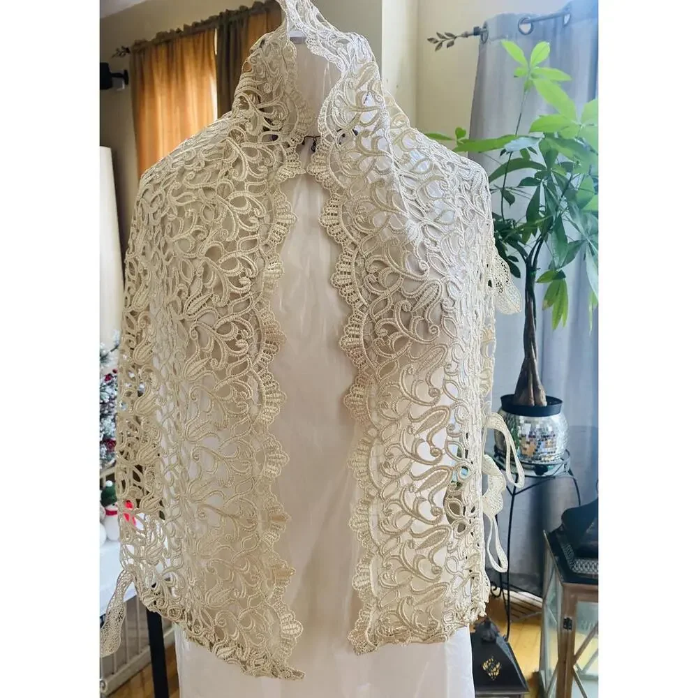 Handcrafted Beige Lace Shawl with Intricate Tatting Design